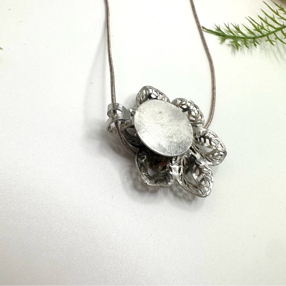 NEW⚜️Blooming Flower Lace Charm Necklace - Picture 7 of 7